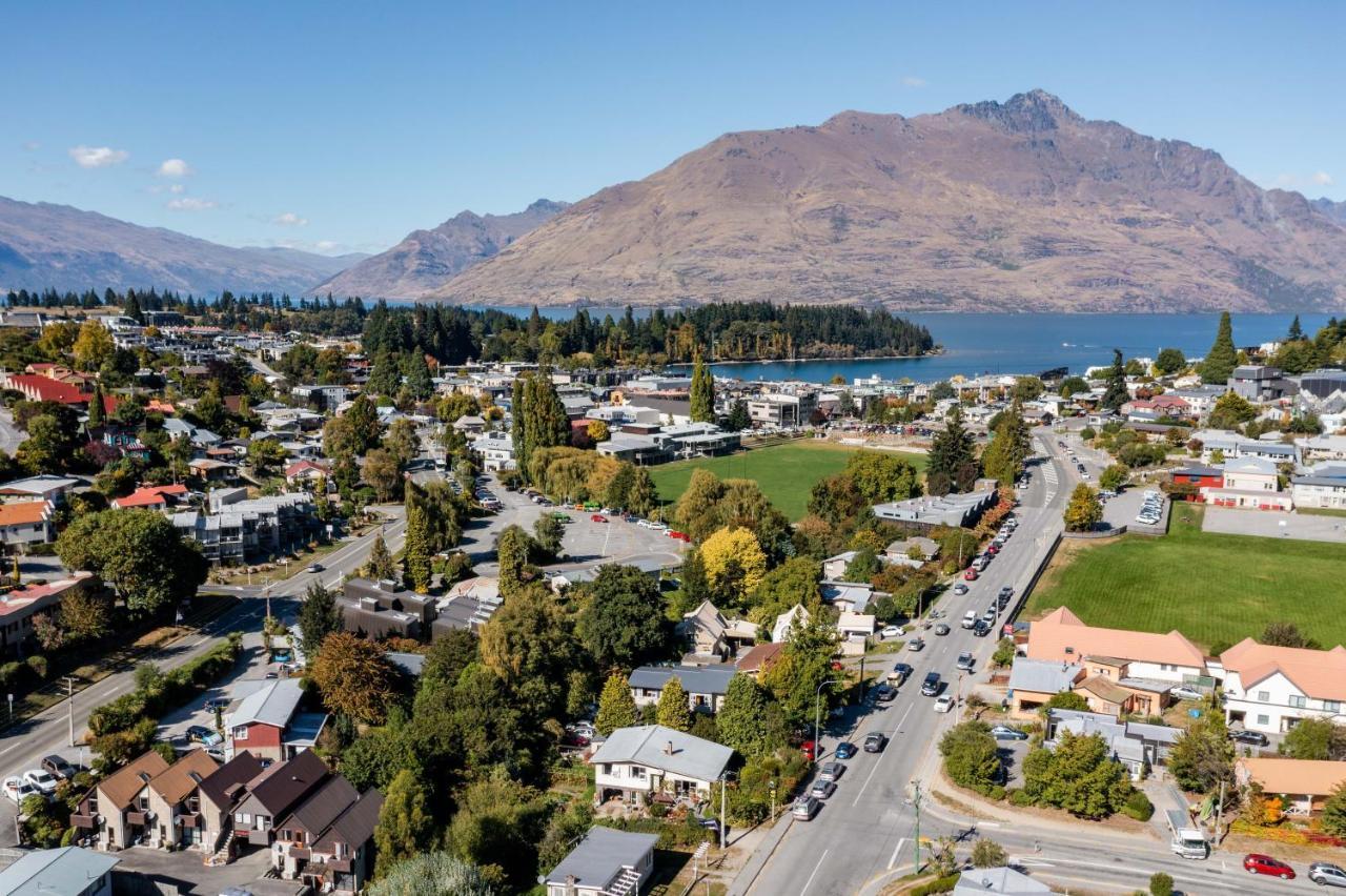 A Pousada The Flaming Kiwi Backpackers Queenstown Exterior foto